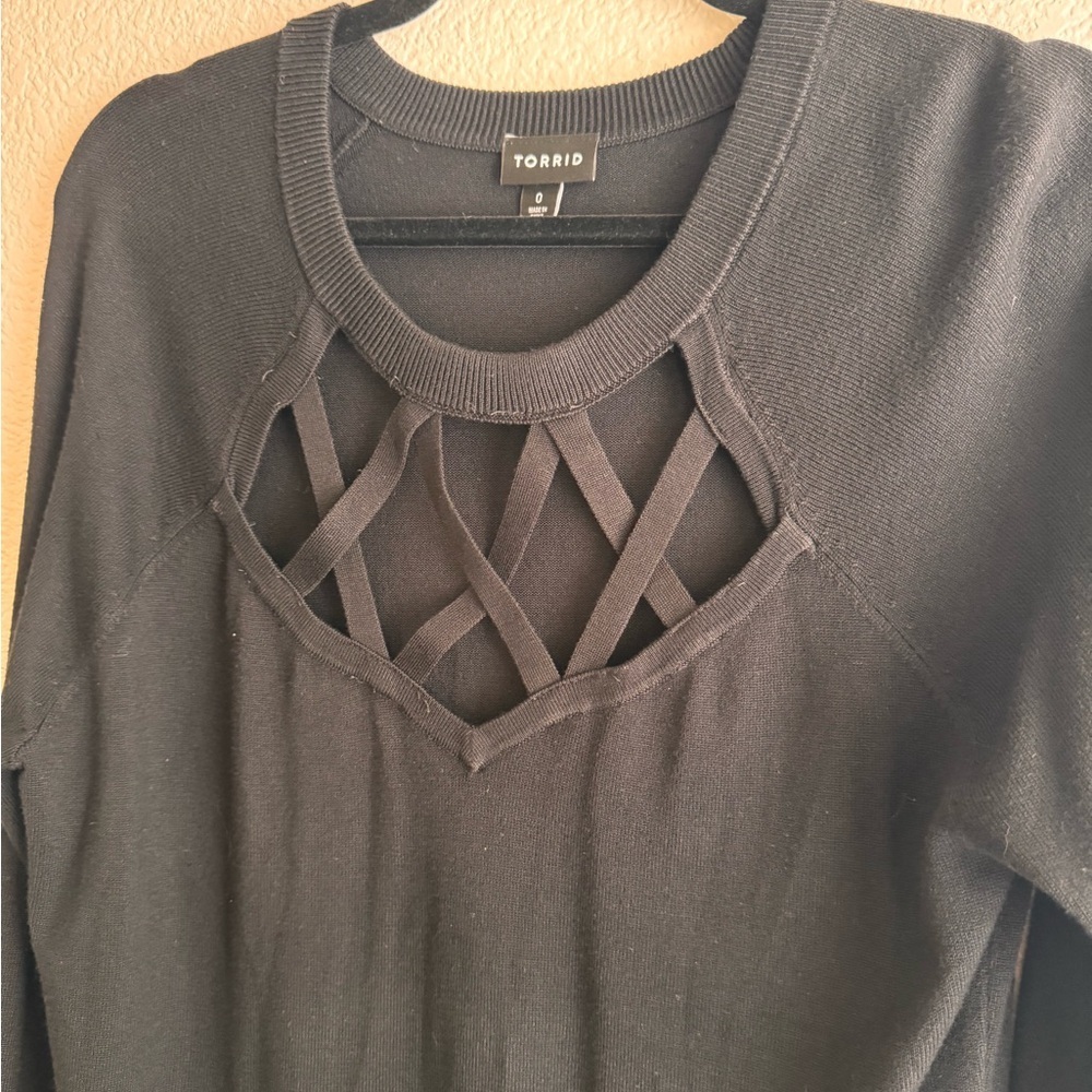 TORRID - Black Pullover cage front sweater - Size 0 | 0X | 12 - Picture 4 of 4